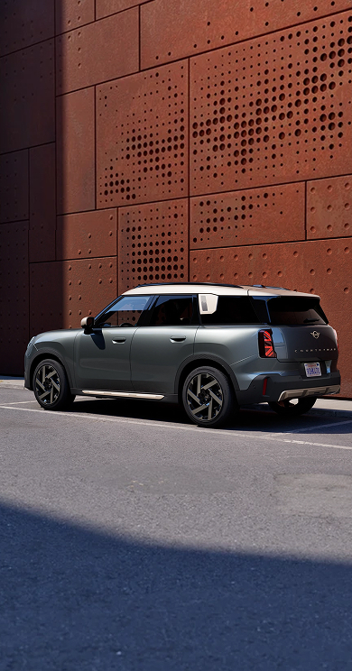 MINI COUNTRYMAN.